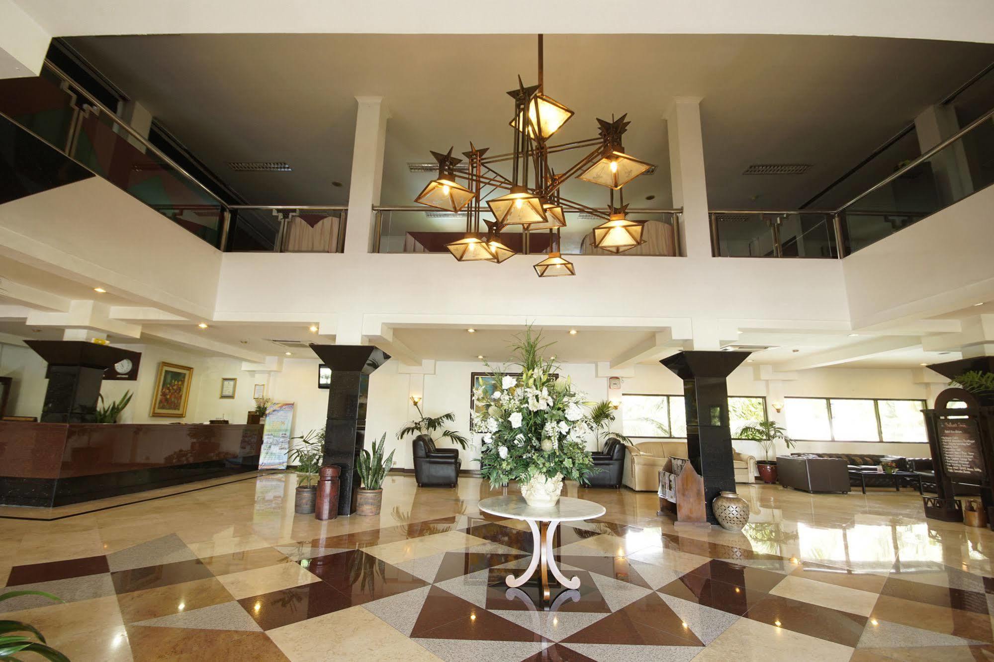 Bahari Inn Tegal Exterior foto