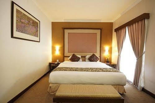 Bahari Inn Tegal Exterior foto